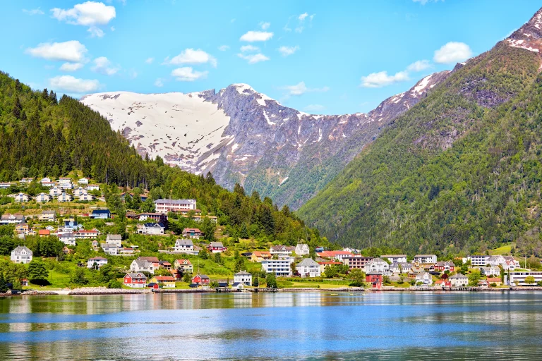 village-balestrand-on-sognefjord-2025-01-15-16-10-09-utc