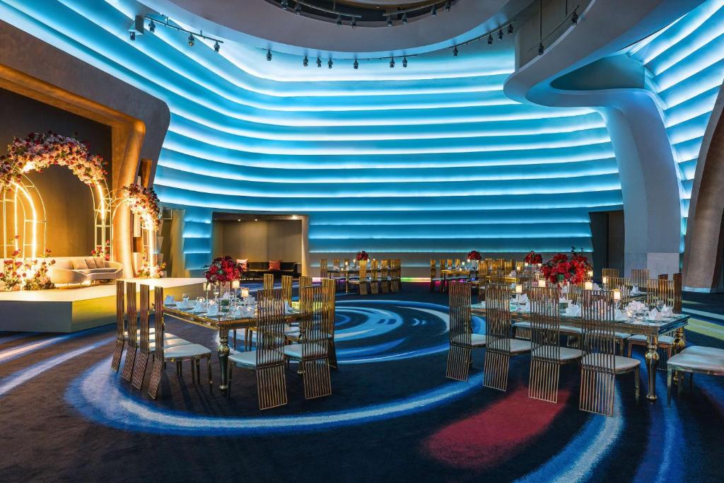 V Hotel Dubai, by Hilton - Image 5