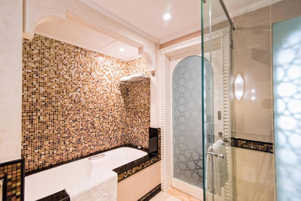 Habtoor Grand Resort Junior Suite Tower One Bedroom - Image 18